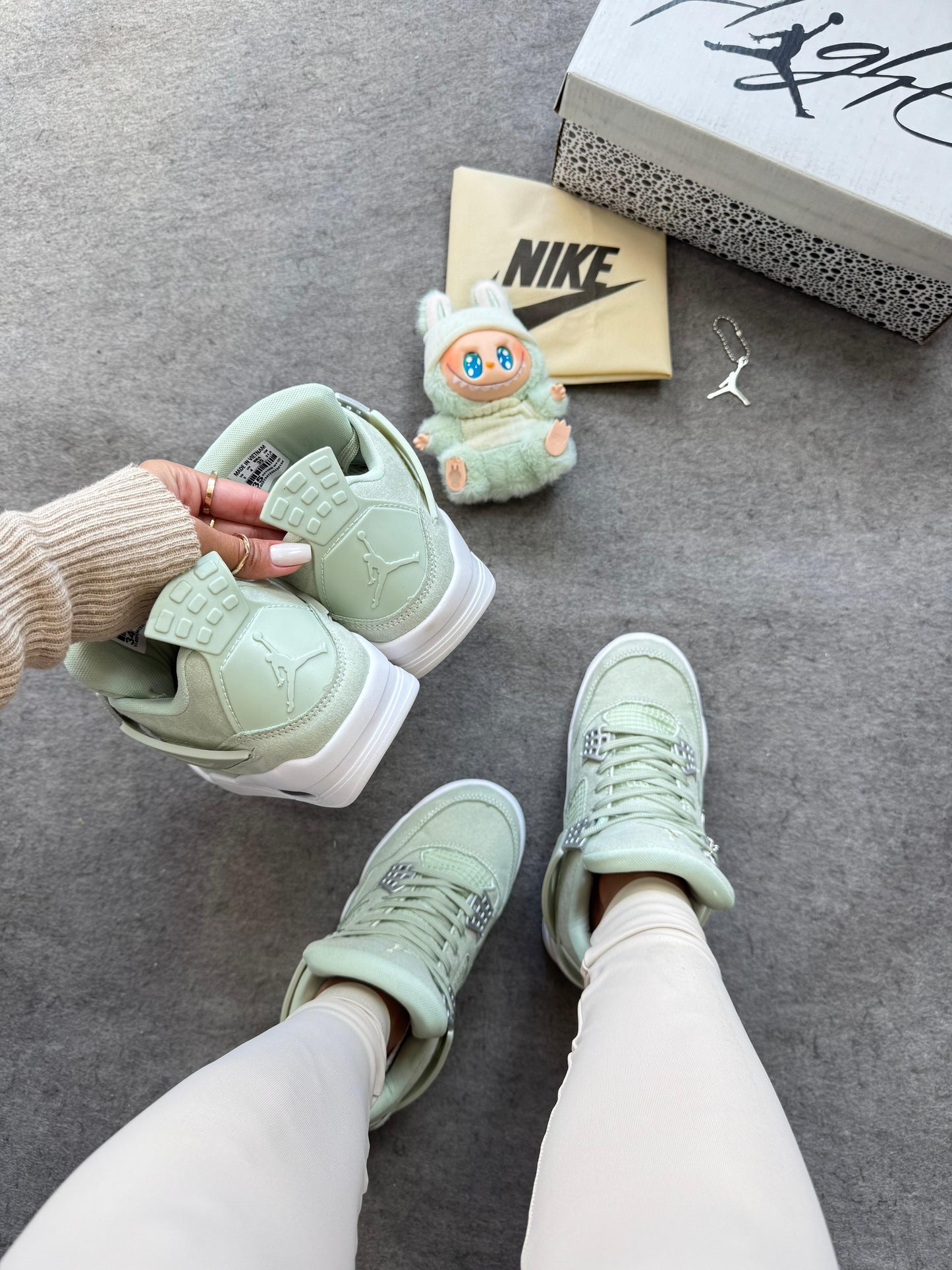 AIR JORDAN 4