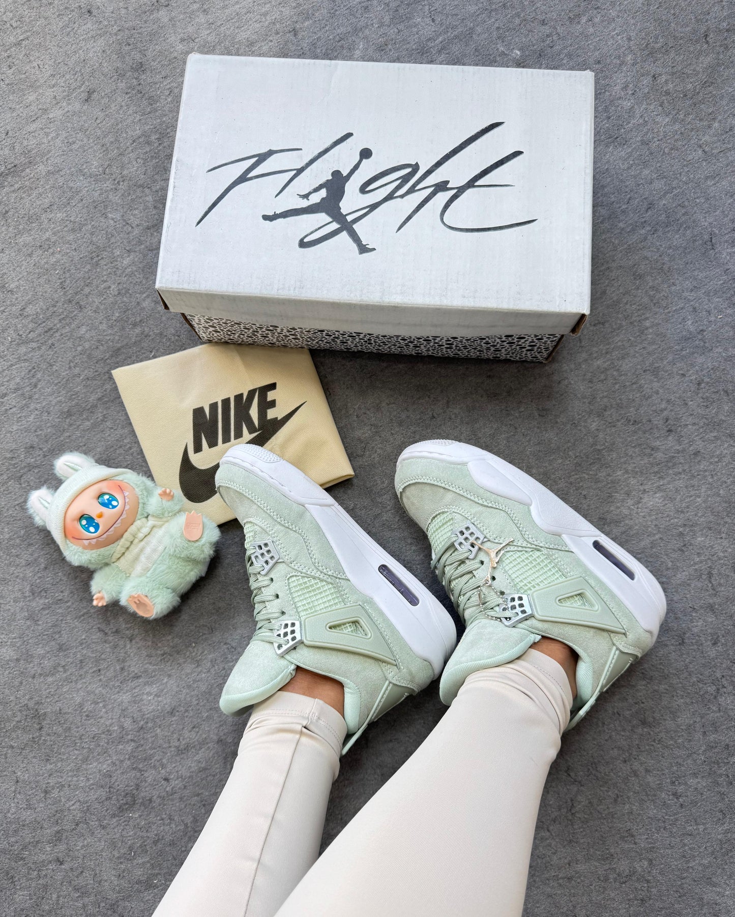 AIR JORDAN 4