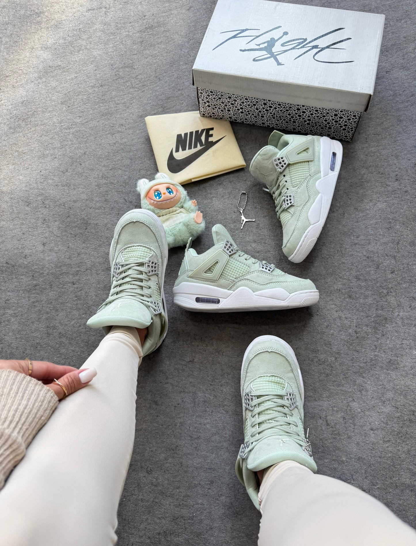AIR JORDAN 4